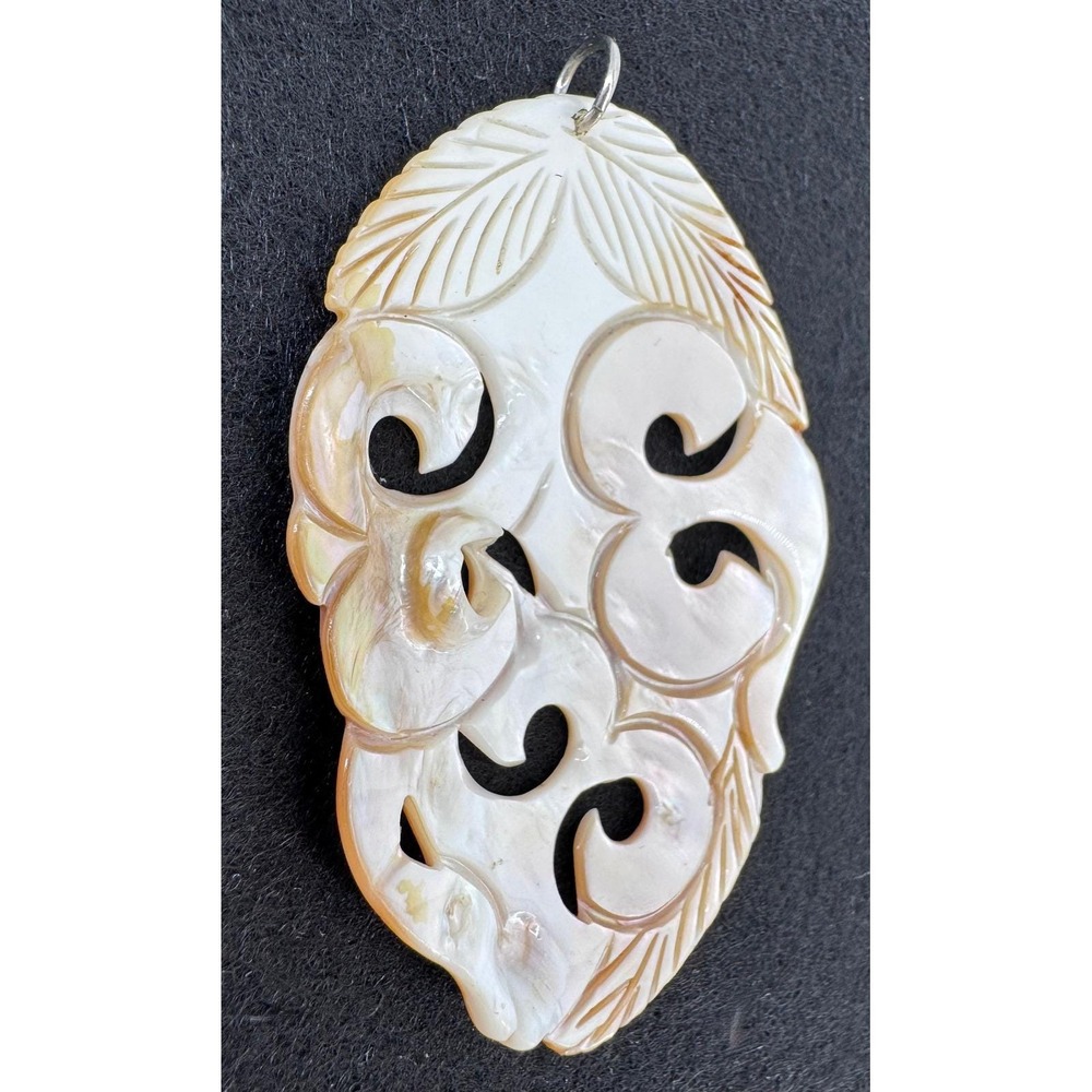 Vintage Hand Carved Mother of Pearl Pendant Leaf Swirl Face Women's Jewelry - Picture 2 of 6